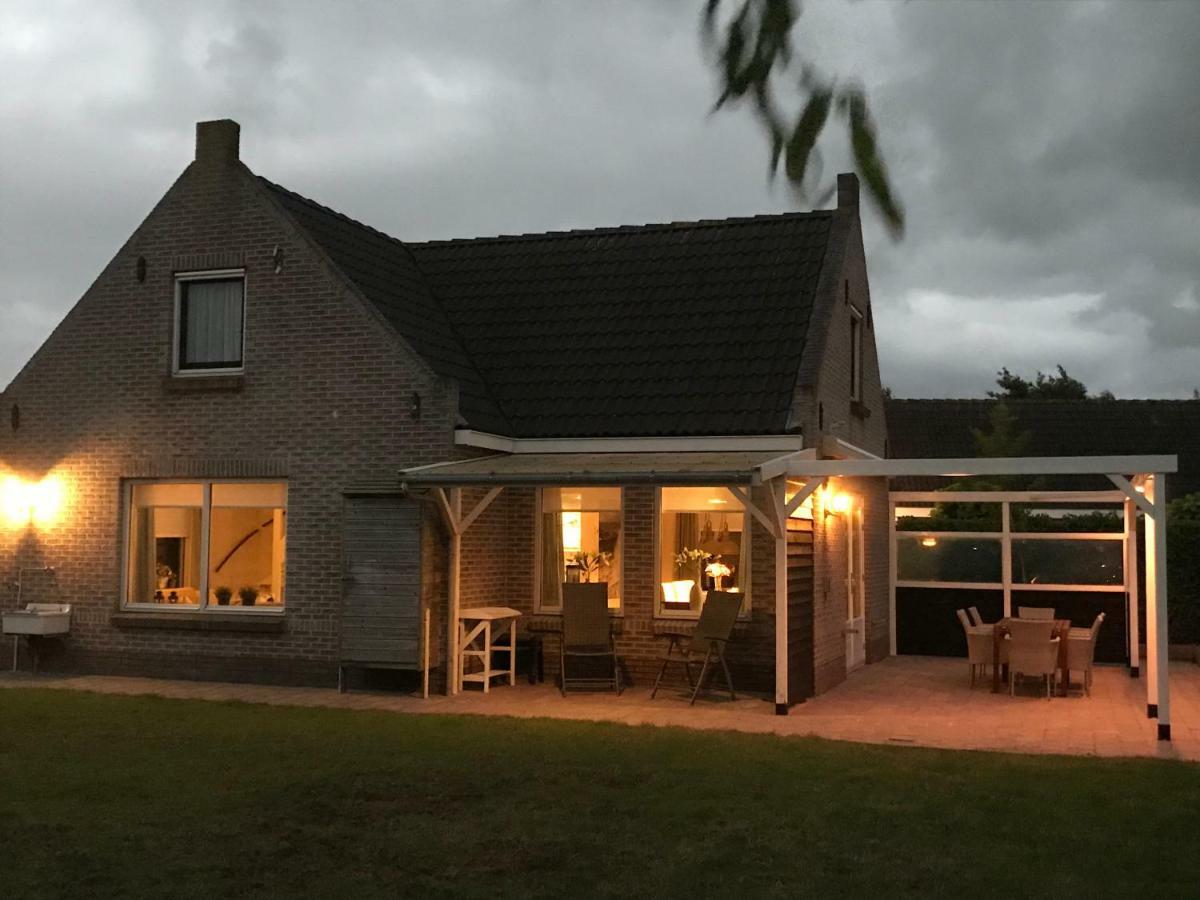 Stinswoning " Waadhoeke " Tzummarum Bagian luar foto